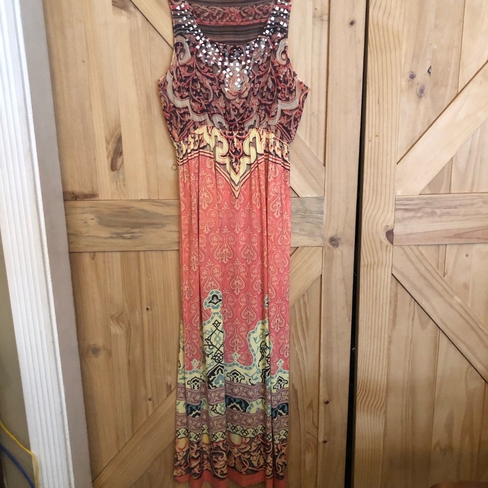 Sleeveless Coral Patterned Maxi Dress with Embellished Neckline Women’s Size PM
